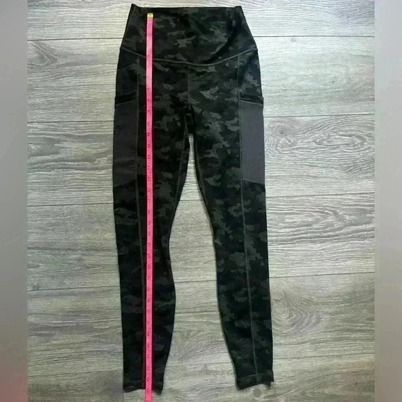 Fabletics PowerHold Camouflage Black Leggings Side Pockets Size XS - Picture 4 of 5